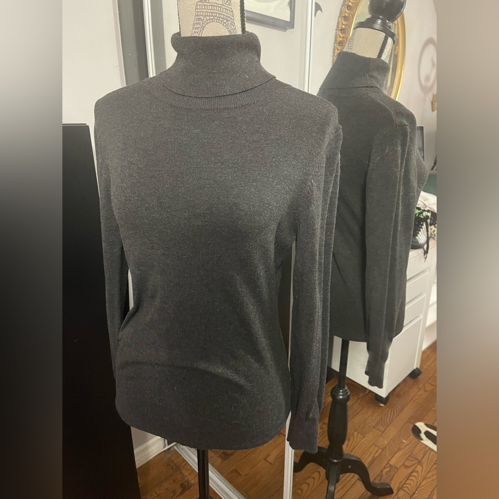 Cozy high neck grey sweater